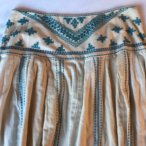 Banana Republic Embroidered Skirt - Picture 2 of 3